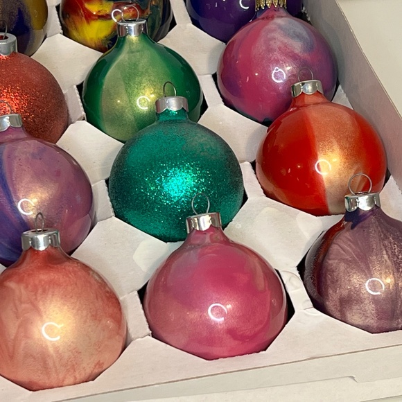 Vintage Swirl Multicolour Tie Dye Christmas Ornaments Made In U.S.A - Picture 3 of 16